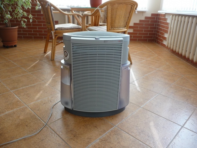 Humidifiers and air purifiers