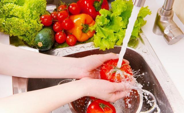 Frugt og grøntsager skal vaskes før spisning.