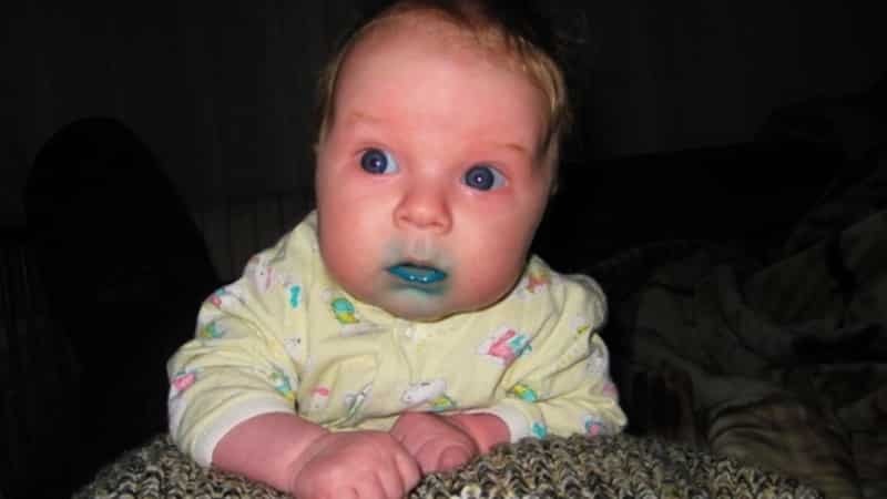 Er det mulig å smøre grønn maling stomatitt hos barn: bivirkninger