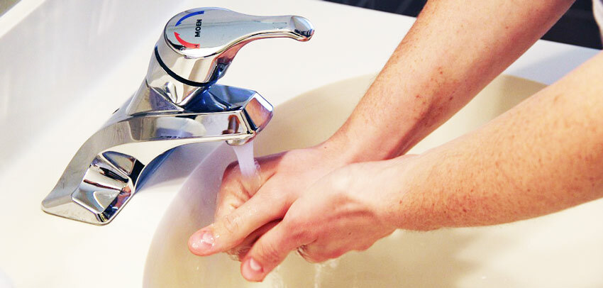 Hände nach Behandlungsverfahren waschen