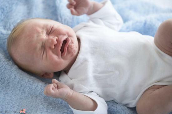 A month-old baby has constipation, what to do to parents