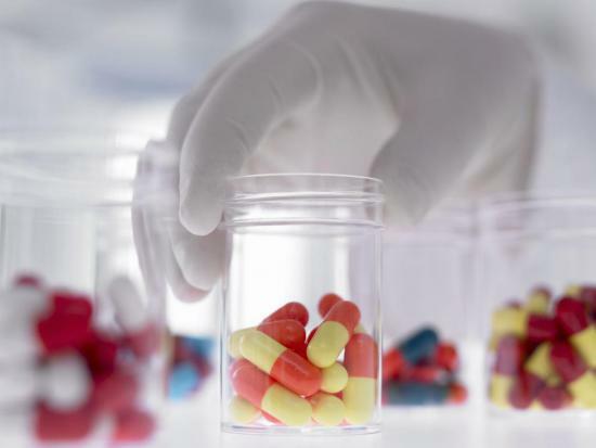 Tabletten van braken bij vergiftiging en eerste hulp
