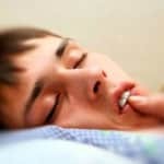 Rechinar de dientes durante el sueño