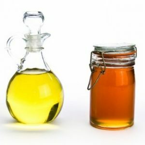home-remedie-honing-olijfolie