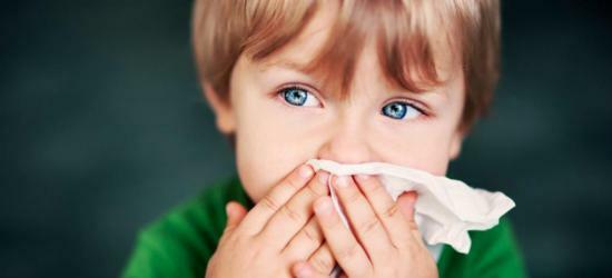 Bei Kindern ist die Erkältungs durch eine Reihe von Merkmalen bestimmt