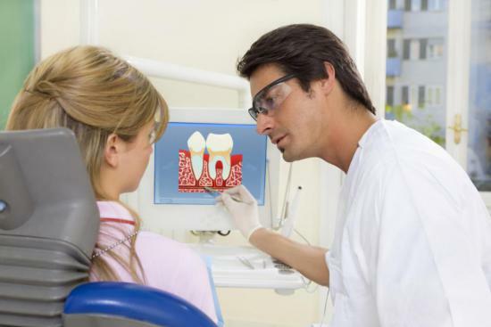 Les symptômes de la parodontite sont associés à des sensations douloureuses