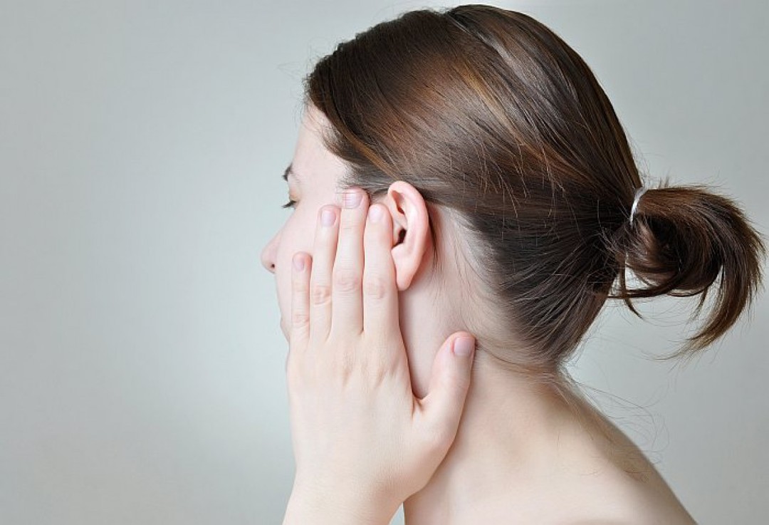 Ear hurts: What to do for an adult at home, how to treat