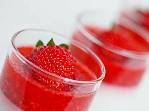 Kissel-from-strawberry-mashed-with-sugar