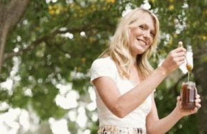 Natuurlijke honing consumeren