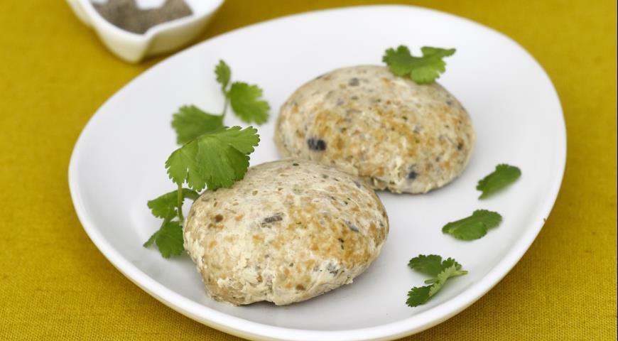 Steamed fish cakes
