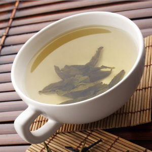 Le thé blanc: les avantages et les inconvénients