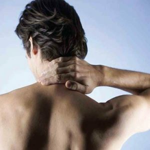 bolovima u vratu