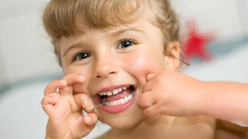 wie die Lücke zwischen den Zähnen entfernen