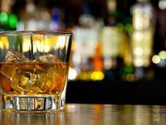 Alcoholism bringt eine Menge Unannehmlichkeiten für den Patienten und seine Familie